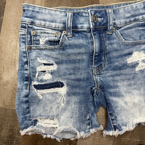 American Eagle Blue Distressed Jean Shorts Raw Hem size 2 - Picture 2 of 10